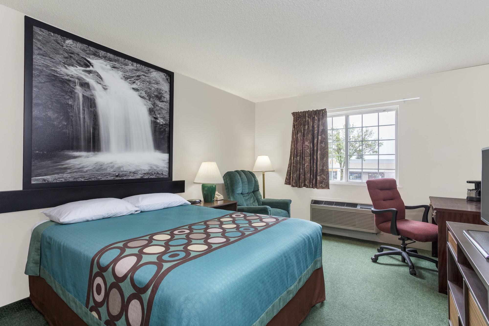 Super 8 By Wyndham Reedsburg Hotel Екстериор снимка