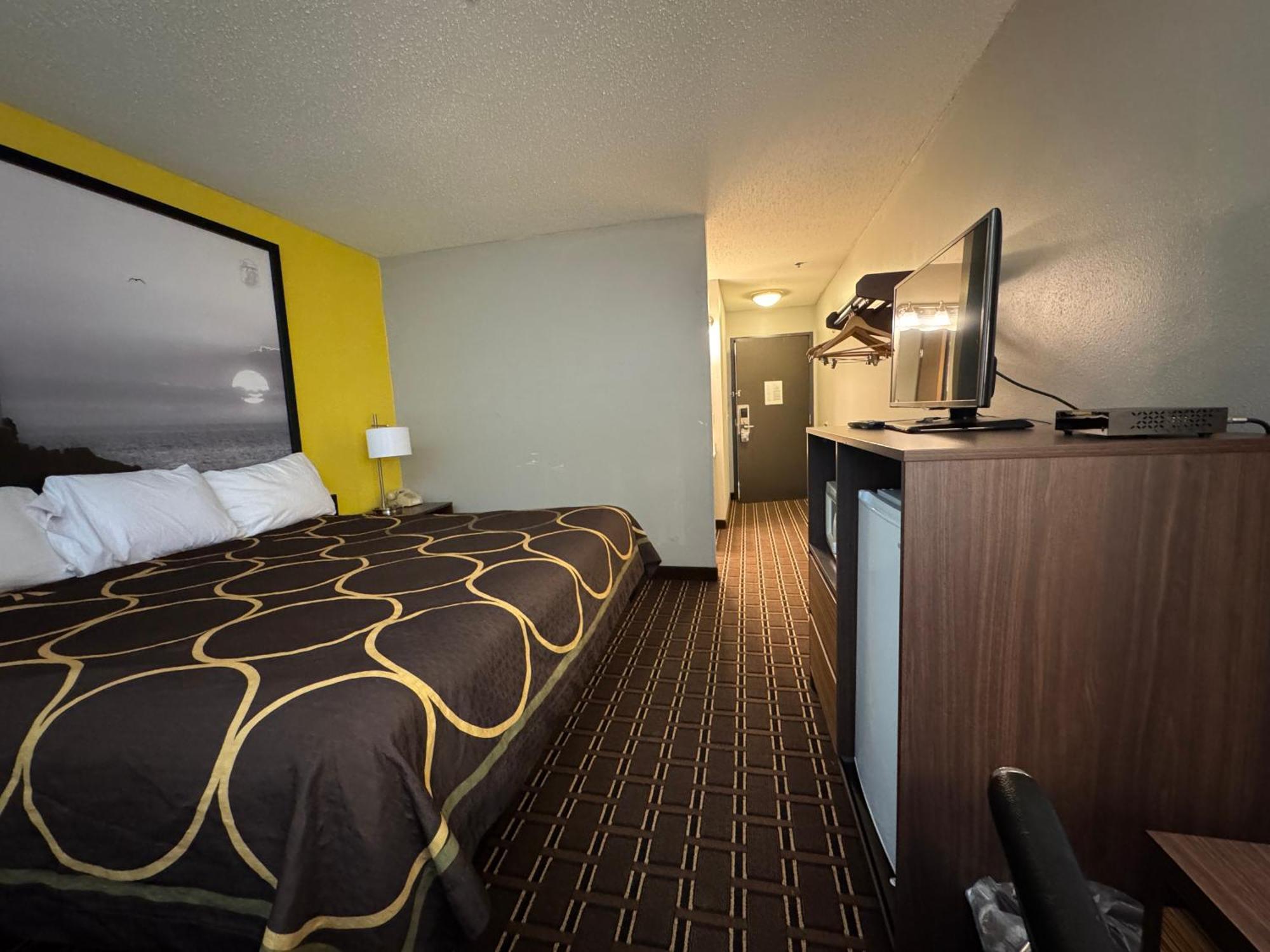 Super 8 By Wyndham Reedsburg Hotel Екстериор снимка