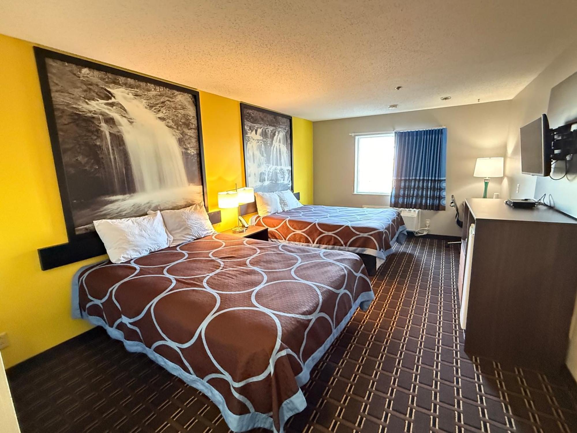 Super 8 By Wyndham Reedsburg Hotel Екстериор снимка