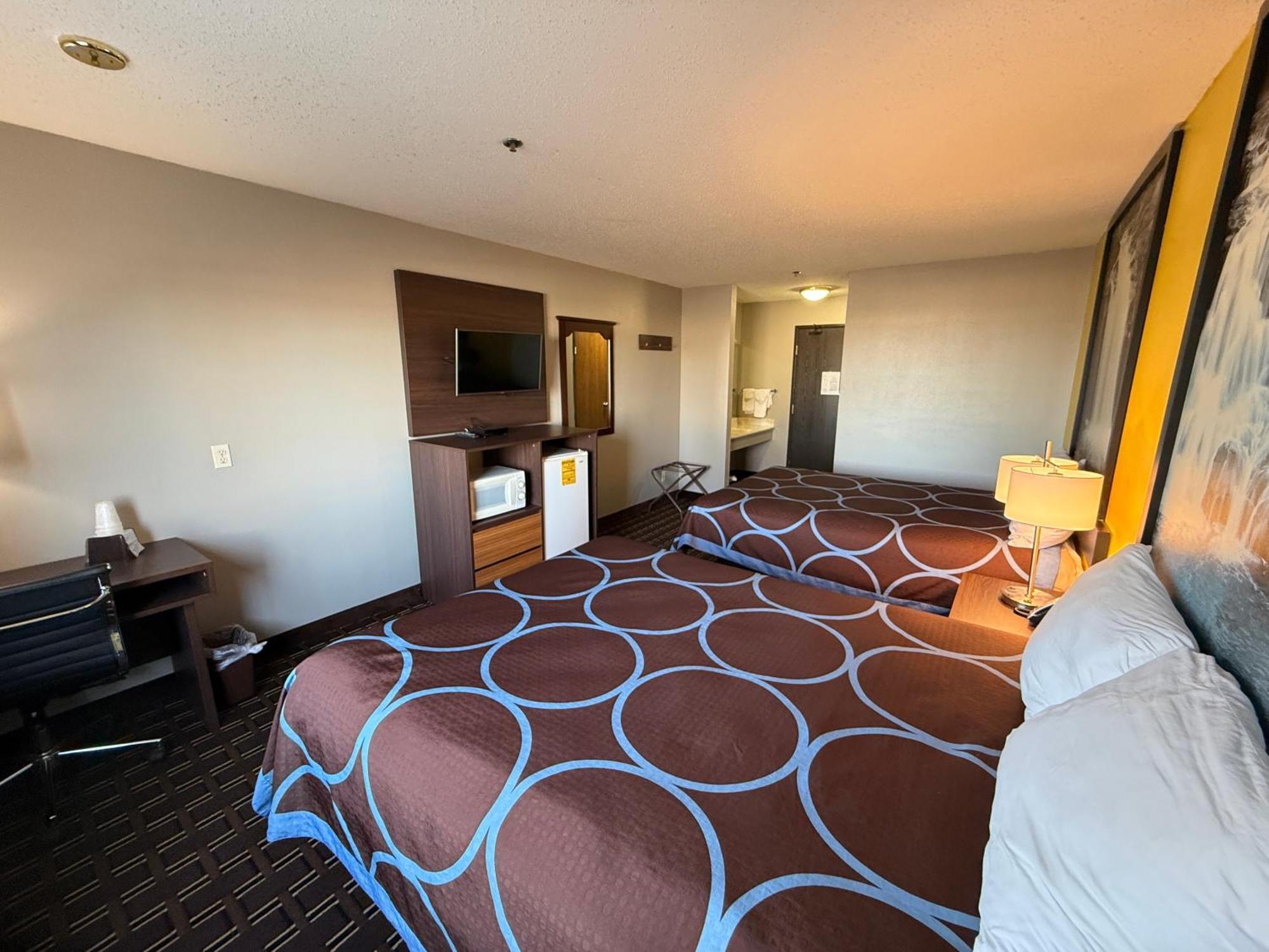 Super 8 By Wyndham Reedsburg Hotel Екстериор снимка