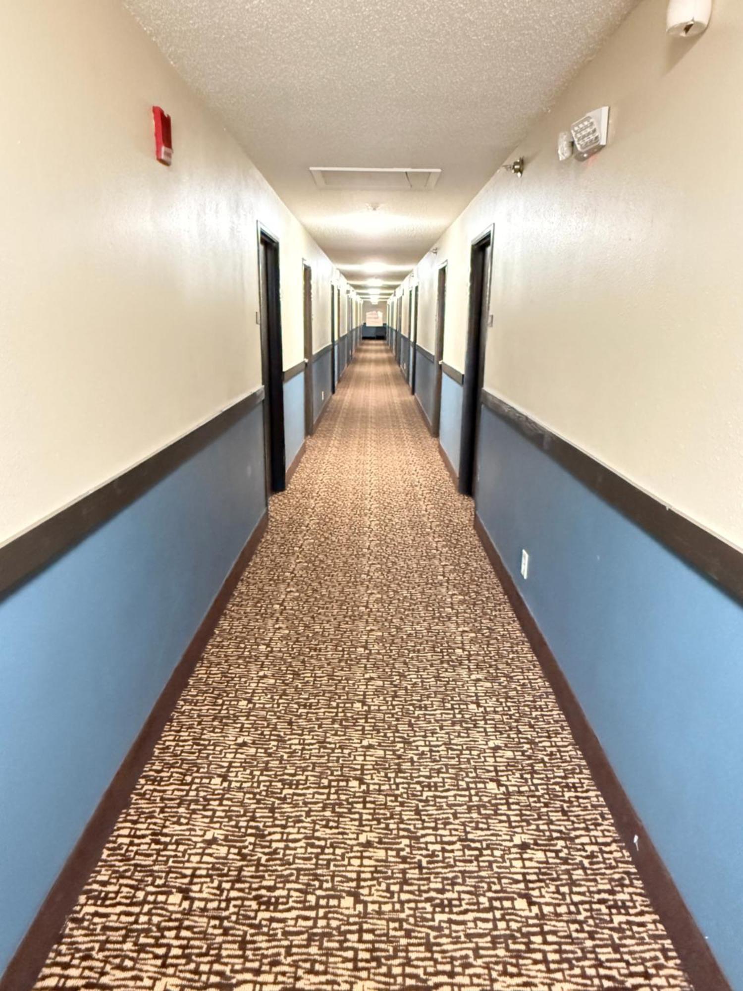 Super 8 By Wyndham Reedsburg Hotel Екстериор снимка