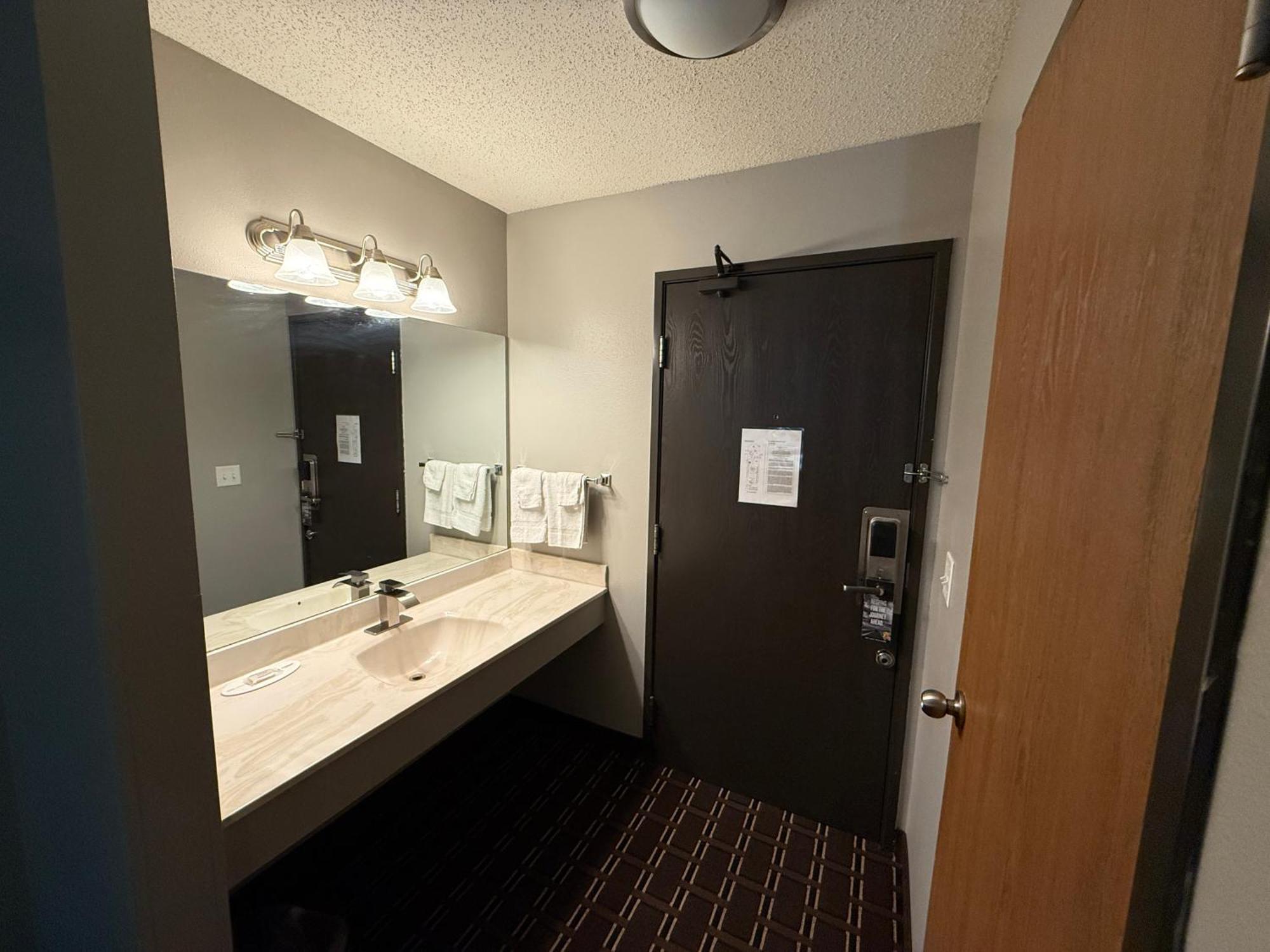 Super 8 By Wyndham Reedsburg Hotel Екстериор снимка