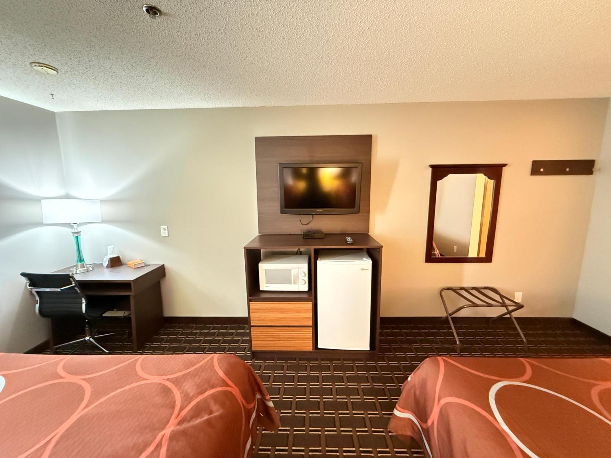 Super 8 By Wyndham Reedsburg Hotel Екстериор снимка