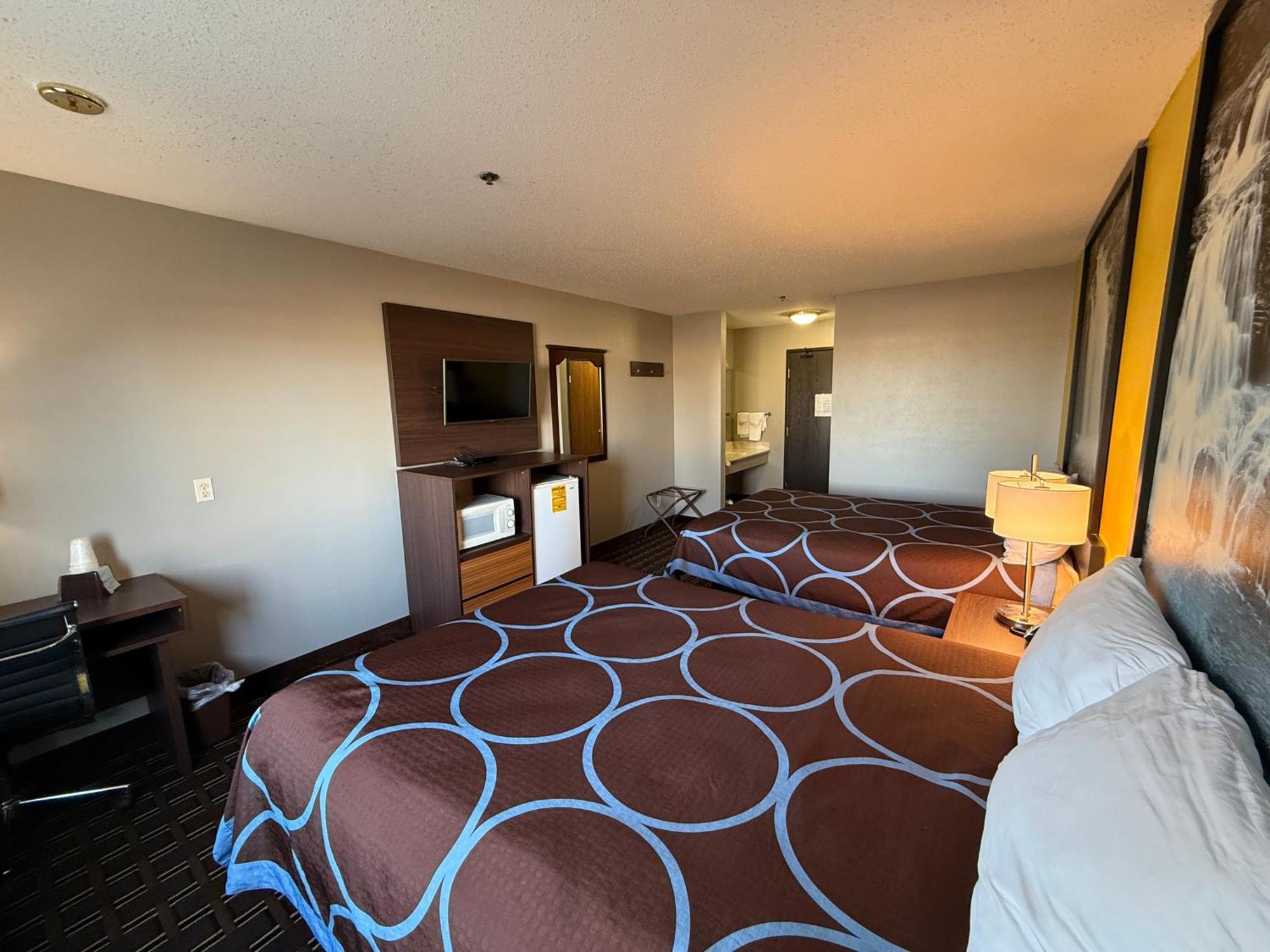 Super 8 By Wyndham Reedsburg Hotel Екстериор снимка