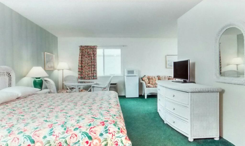 Super 8 By Wyndham Reedsburg Hotel Екстериор снимка