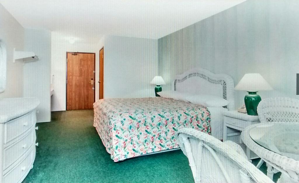 Super 8 By Wyndham Reedsburg Hotel Екстериор снимка